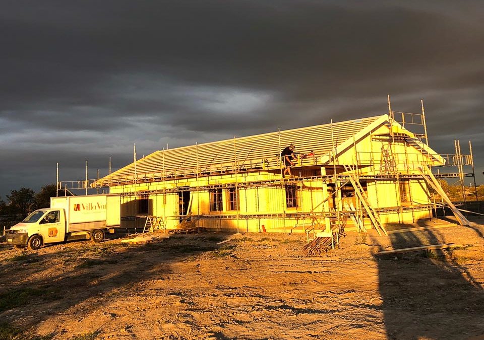 Enplanshus på Öland med uteplats under tak